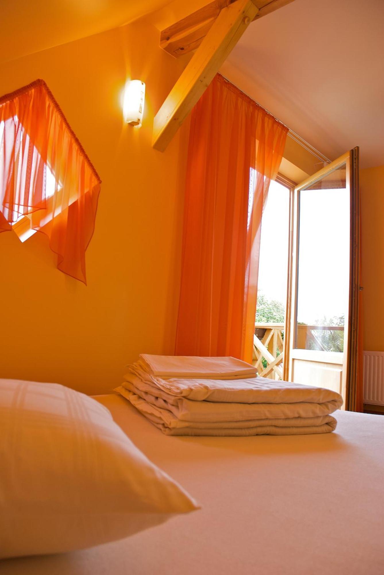Viesu Maja Janis Hotel Madona Buitenkant foto