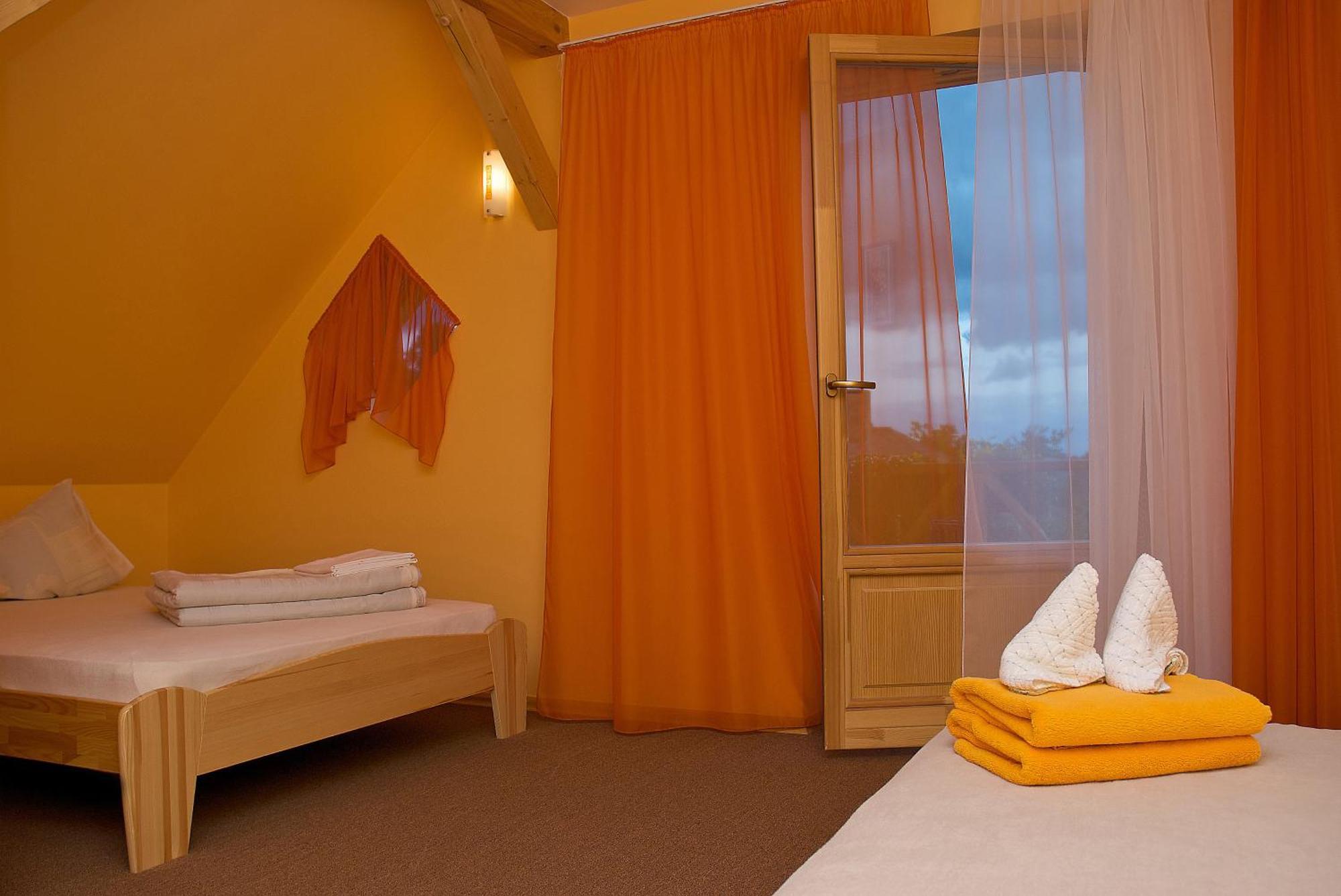 Viesu Maja Janis Hotel Madona Buitenkant foto