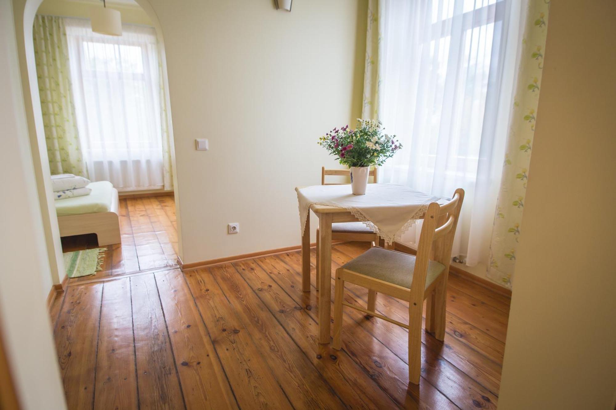 Viesu Maja Janis Hotel Madona Buitenkant foto